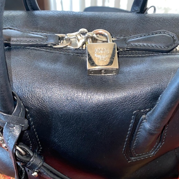 AUTHENTIC MCM BLACK LEATHER MINI BOSTON CROSSBODY HANDBAG - SILVER HARDWARE - Picture 13 of 17